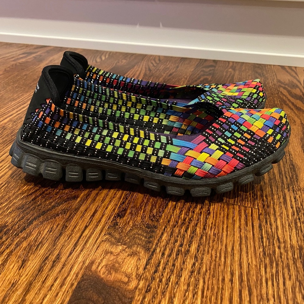 Skechers Memory Foam Weave Shoes - size 7